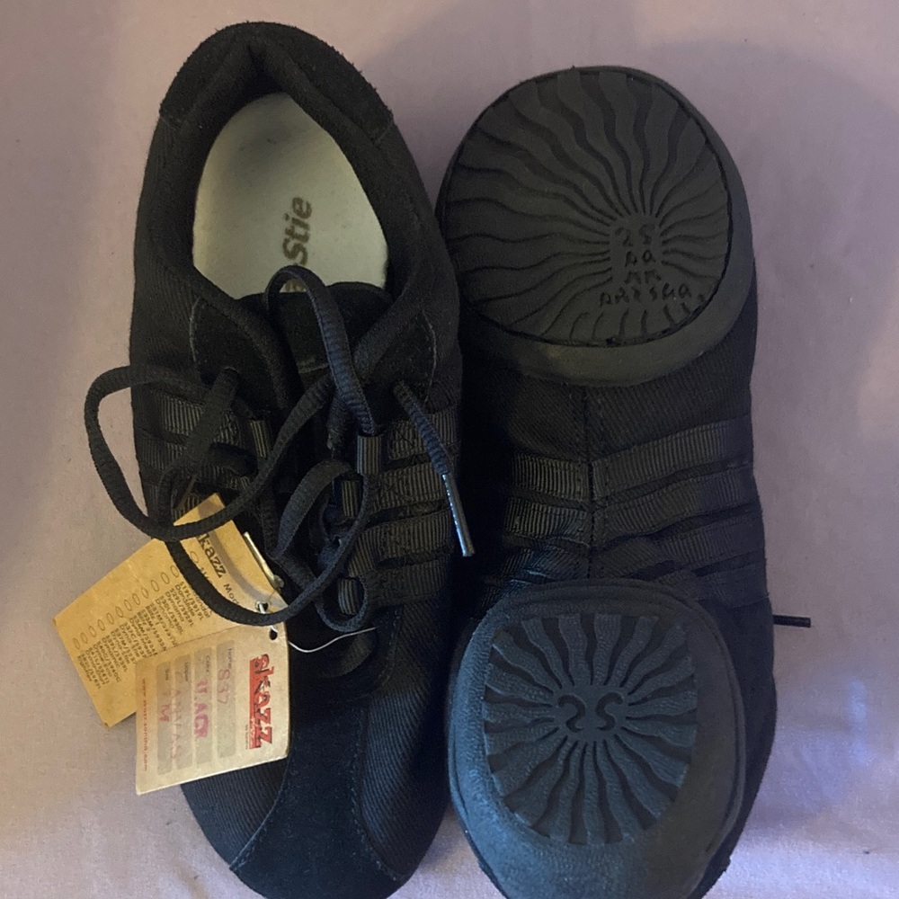 Stylish Black Dance Runners for Women